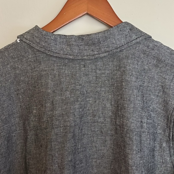 Jones New York Charcoal Blouse with White Accents - Picture 11 of 12